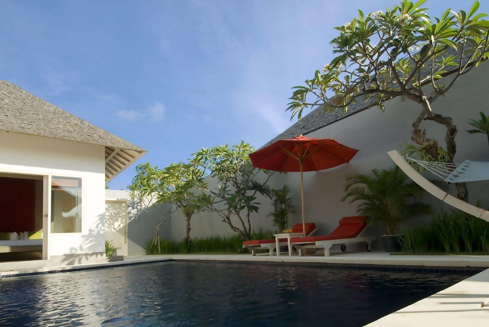 Kamuela Villas Seminyak Buitenkant foto